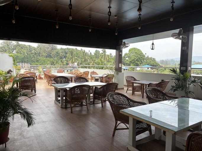 Food & Drinks 5, Hotel Bay Walk, South Andaman