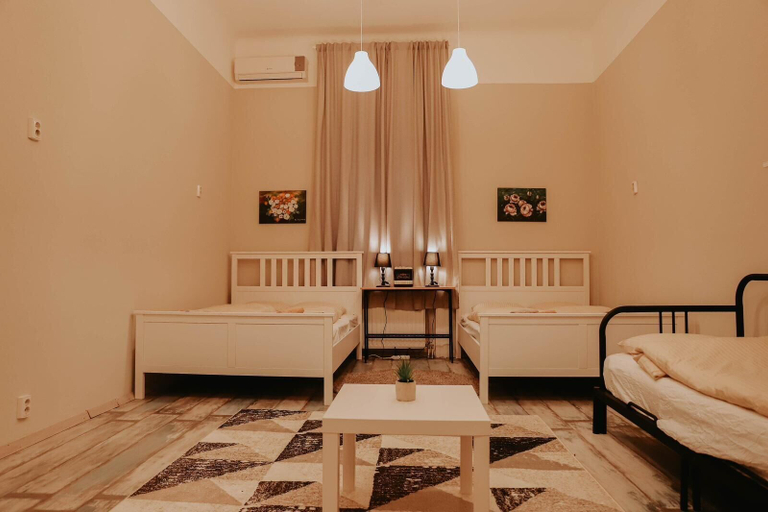 Others 5, The Sage Homestay, Budapesti