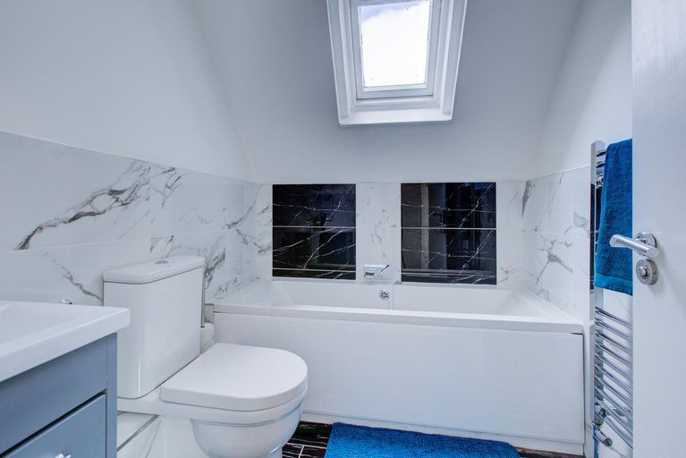 Bedroom 3, Luxury 3 Bedroom Apartment Close to Beach, Bournemouth & Meyrick Park, Bournemouth