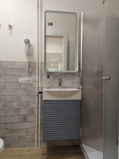 Bathroom 4, Romi Suite, Rome