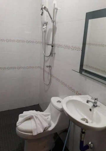 Bathroom 5, JP Place, Ko Lanta