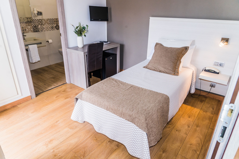 Bedroom 4, Hotel Planas, Tarragona