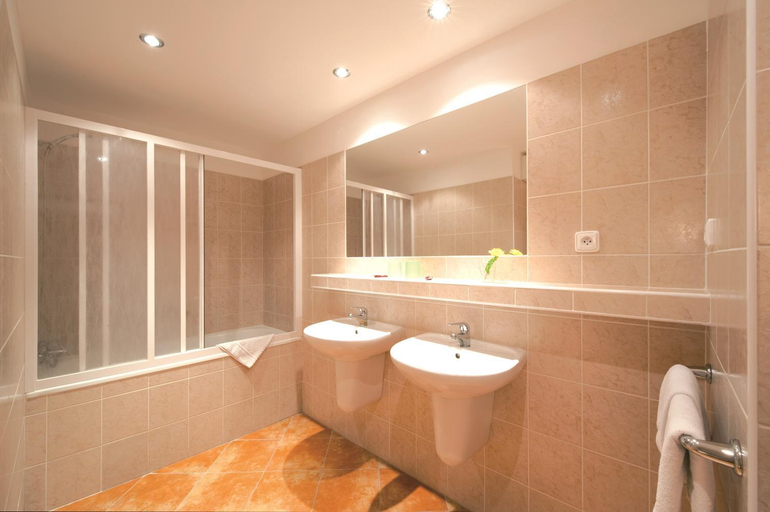 Bathroom 5, Congress & Wellness Hotel Olsanka, Praha 3