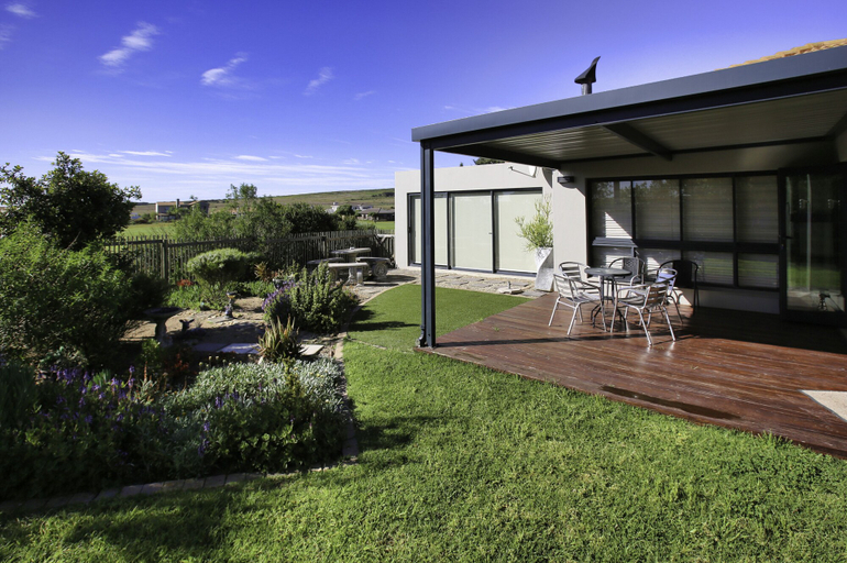 Exterior & Views 2, Miss Martilda Langebaan 6-sleeper, West Coast