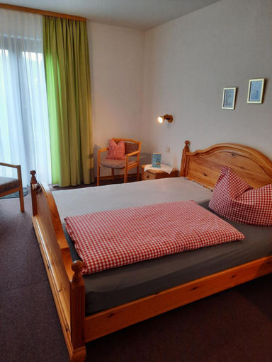 Bedroom 4, Landgasthof Rotlipp Gastezimmer, Wetteraukreis