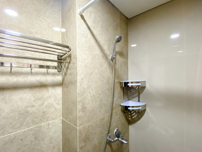Bathroom 5, Modern Look Studio At Transpark Cibubur Apartment, Depok
