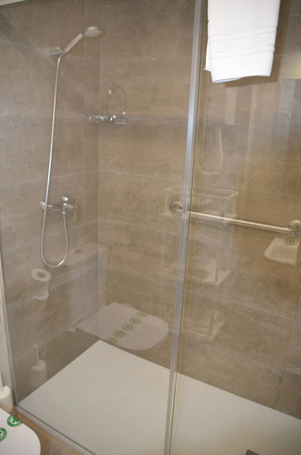 Bathroom 4, Hotel Doña Lina, Sevilla