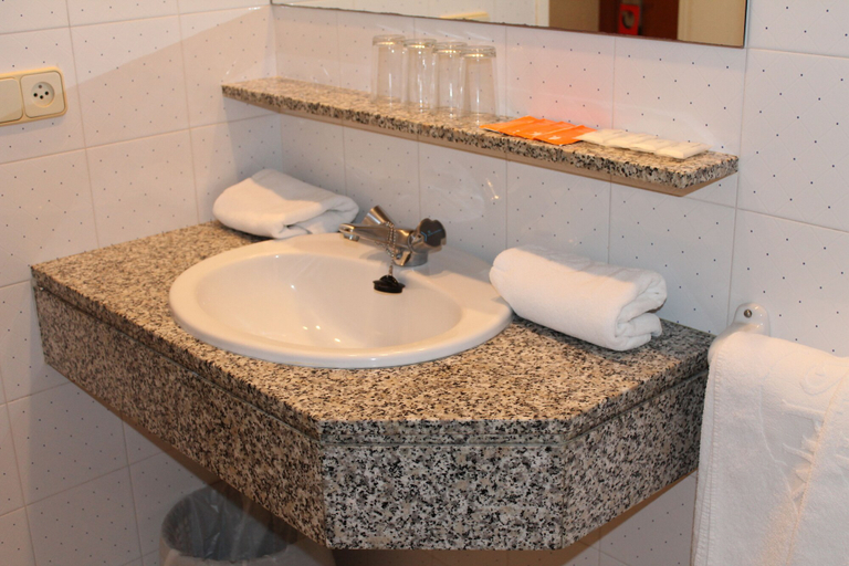 Bathroom 4, Hotel Els Pins, Girona