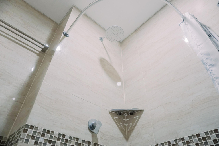 Bathroom 3, Homey And Comfy Stay Studio Apartment At B Residence, Tangerang Selatan