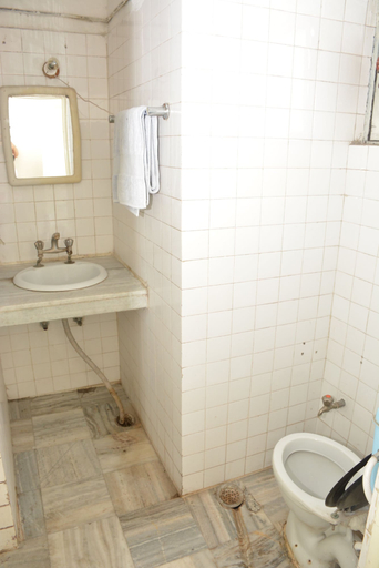 Bathroom 3, Hotel Drona, Dehradun