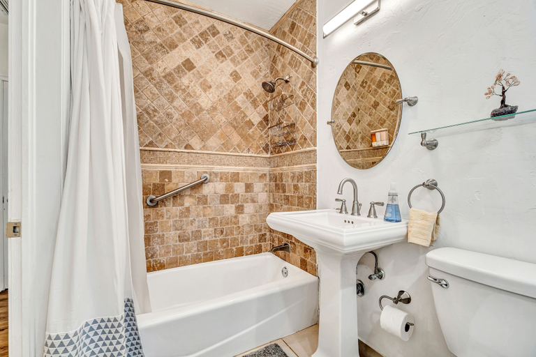 Bathroom 4, Family Home Heated Pool Victoria Park2BR, Broward