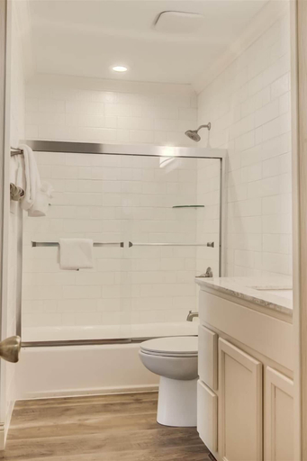 Bathroom 4, 10 A, One Bedroom Condo, Walton
