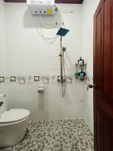 Bathroom 4, PhaiLin Hotel, Luang Prabang