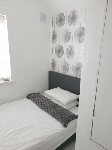 Bedroom 3, Tropical Garden Oasis, Birmingham