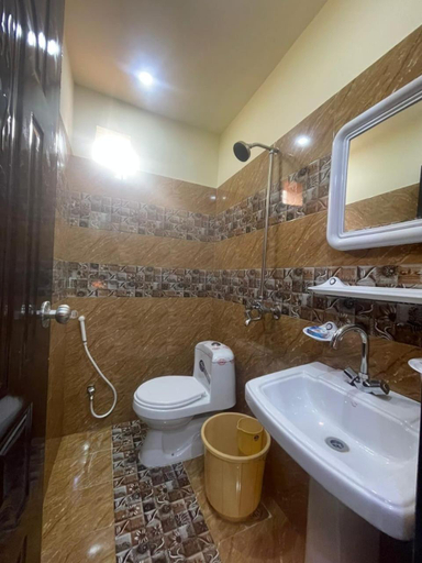 Bathroom 3, Hotel new royal palace, Lahore