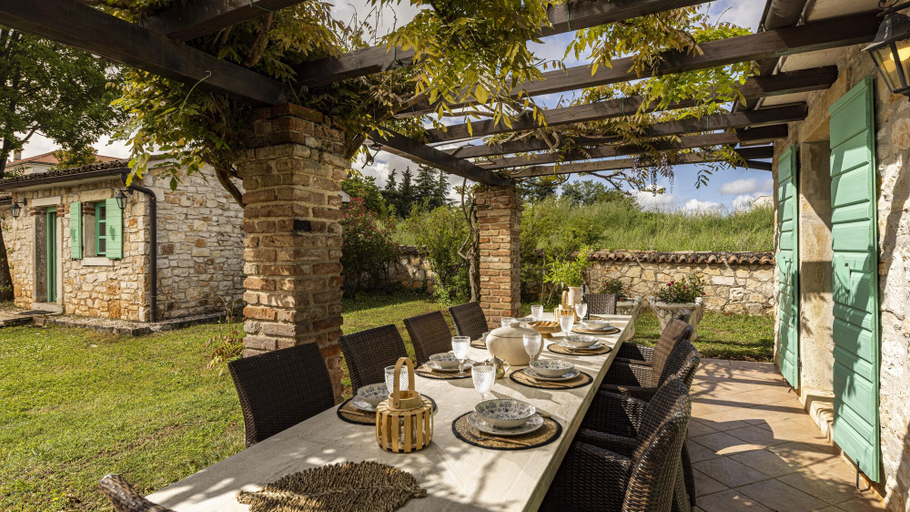 Food & Drinks, Le Chateau, Višnjan