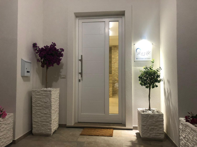 Others 5, B&B MarAle, Lecce