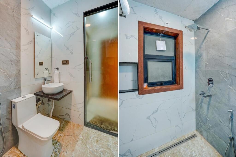 Bathroom, The Grand Mansion Hotel, Gautam Buddha Nagar