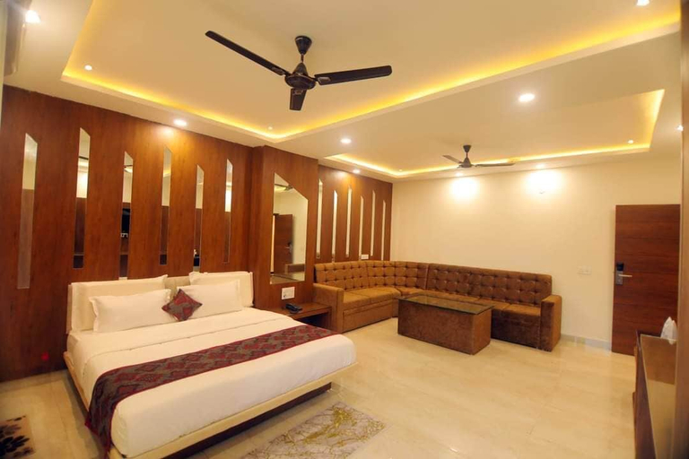 Bedroom 2, Teertham Hotel, Dehradun