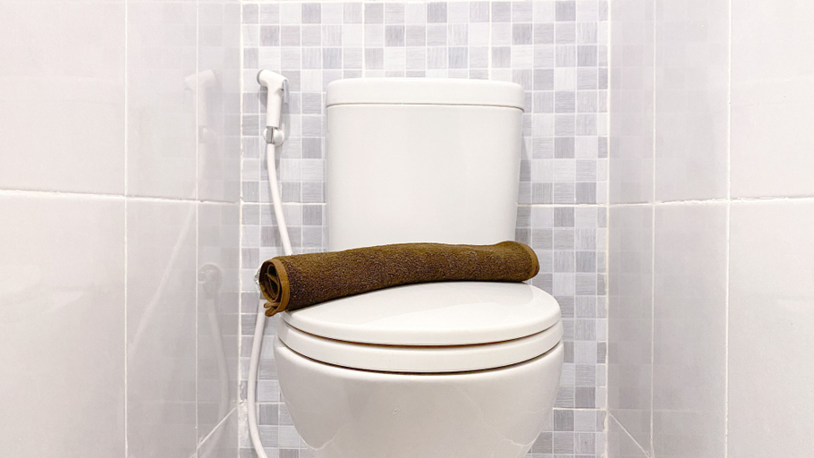 Bathroom 3, Well Furnished Studio With Sofa Bed At Tokyo Riverside Pik 2 Apartment, Tangerang