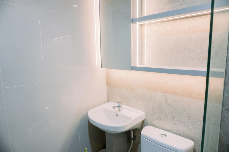 Bathroom 3, Restful And Well Furnished Studio Transpark Bintaro Apartment, Tangerang Selatan