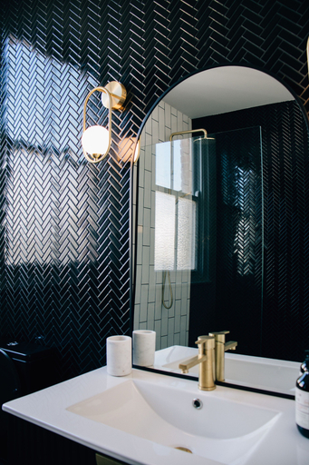 Bathroom 3, Rooms of Renown, Leeton