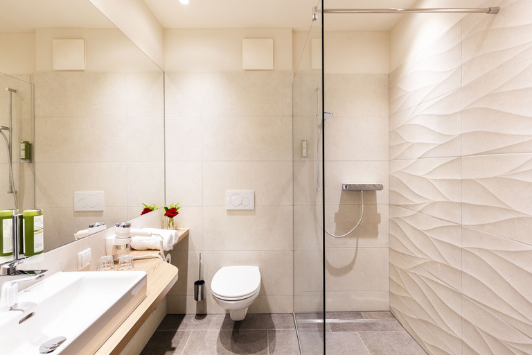 Bathroom 3, Hotel & Restaurant Urdlwirt, Graz Umgebung
