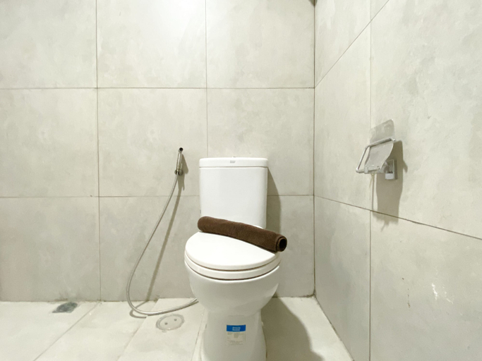 Bathroom 4, Cozy Stay Studio At Pollux Chadstone Apartment, Cikarang
