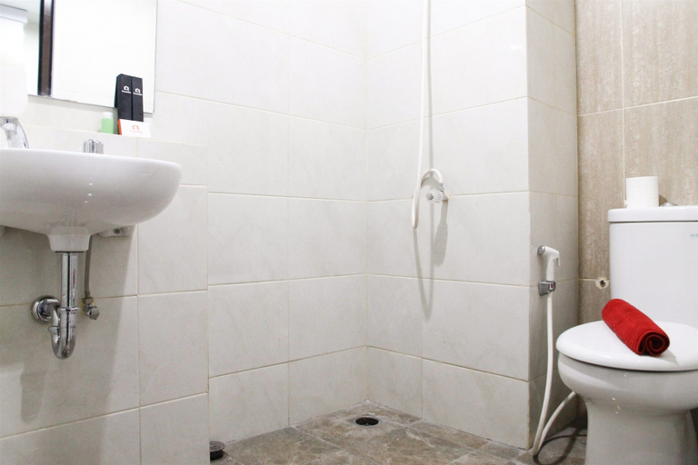 Bathroom 3, Comfortable Studio Apartment Grand Dhika City, Bekasi