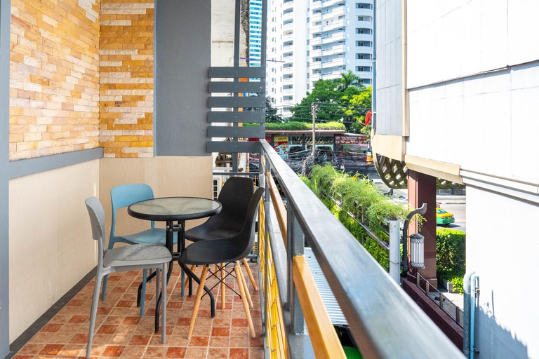 Others 4, Usman Halal Home, Khlong Toey