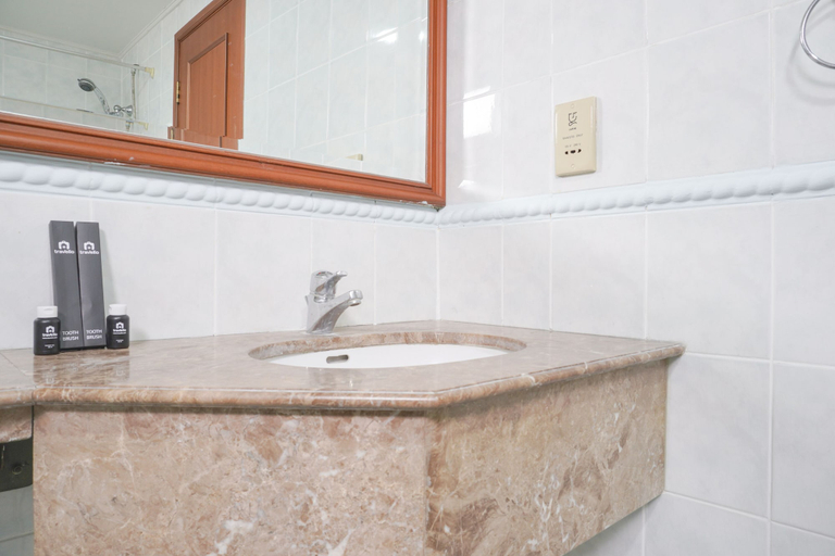 Bathroom 4, Elegant And Homey 2Br Apartment At Puri Casablanca, Jakarta Selatan