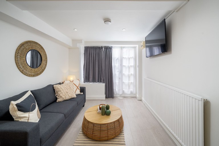 Others 5, Russell Sq Suite 2 Bed Apartment, London
