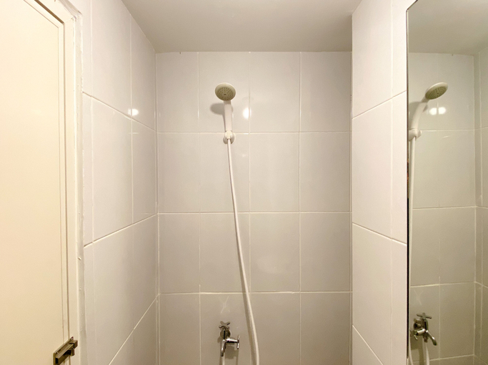 Bathroom 3, Brand New And Comfortable Studio At Tokyo Riverside Pik 2 Apartment, Tangerang
