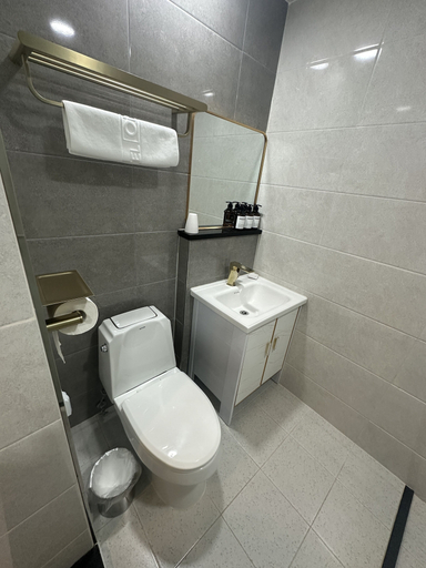 Bathroom 3, The on tourist hotel, Seosan
