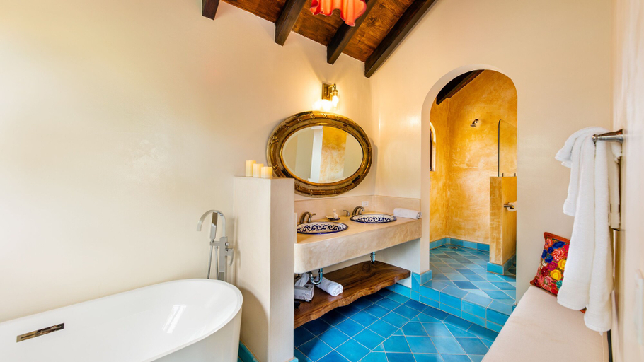 Bathroom 3, Villa Santa Cruz, La Paz