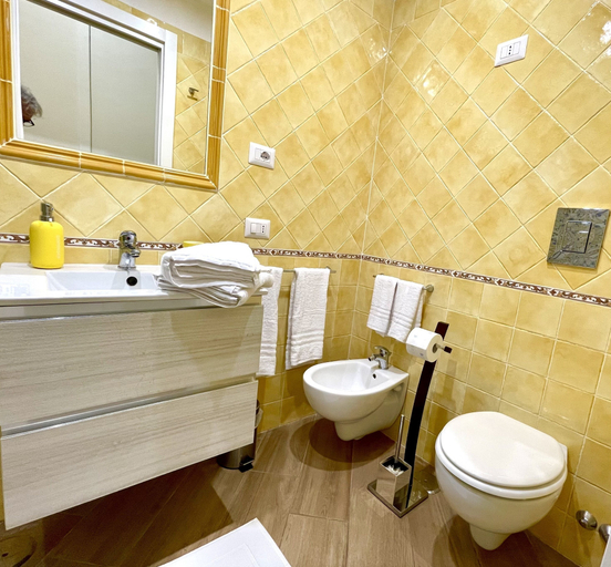 Bathroom 5, Mille Colori, Napoli