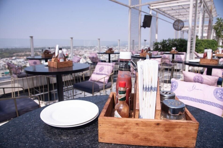 Food & Drinks, Luxsugero Jaipur, Jaipur