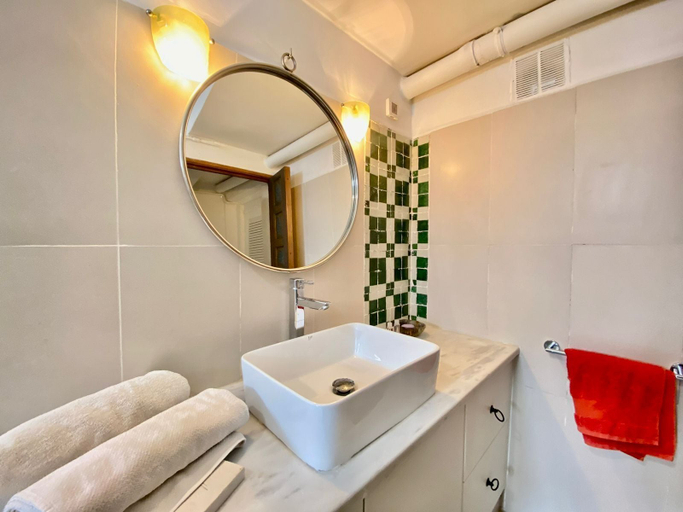 Bathroom 3, Dar Aloulou, Carthage
