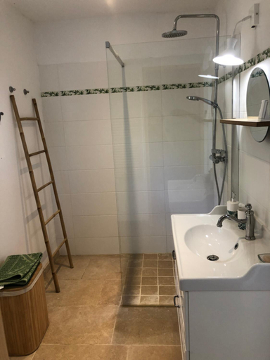 Bathroom, Chambre hotes Les Garrigues CUCURON, Vaucluse