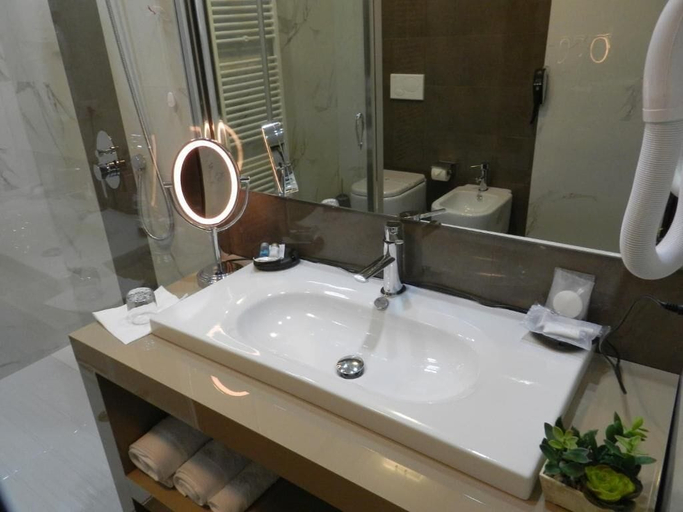 Bathroom 5, Hotel Boutique Kotoni, Tiranës