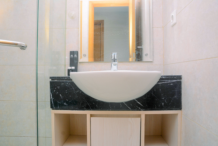 Bathroom 4, Golf View 2Br At The Mansion Kemayoran Apartment, North Jakarta