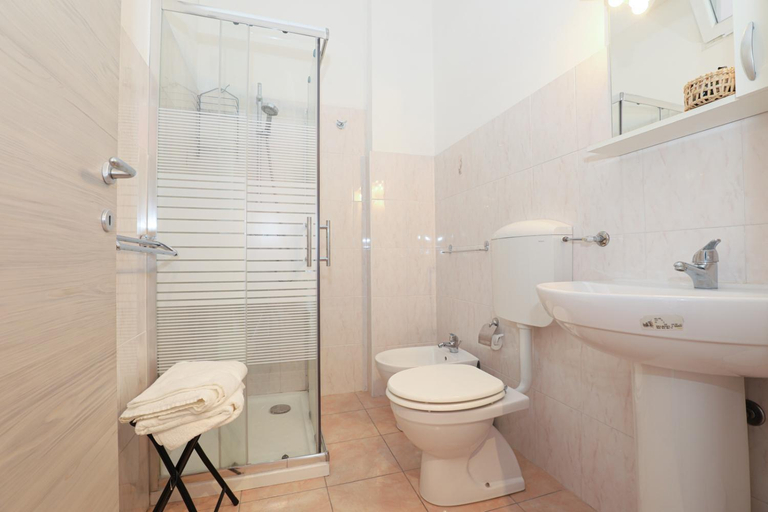 Bedroom 3, Affittacamere "SAN MARTINO ROOMS", Genova