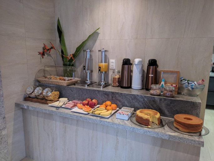Food & Drinks