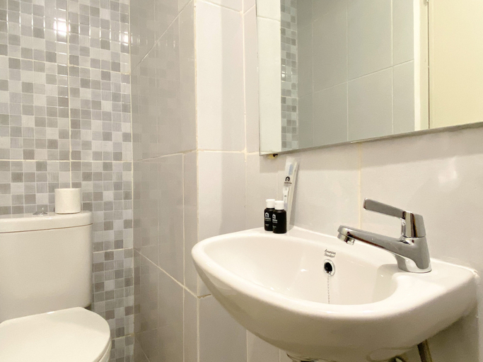 Bathroom 5, Furnished Studio For 3 Pax With Sofa Bed At Tokyo Riverside Pik 2 Apartment, Tangerang