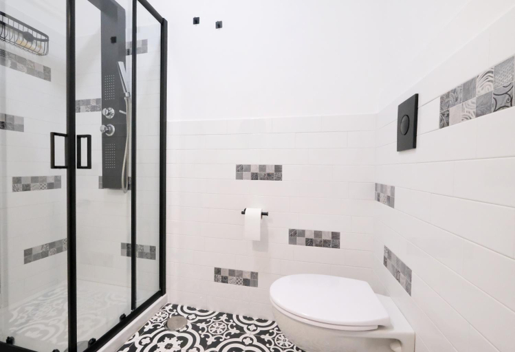 Bathroom 2, LH51 Rooms, Napoli