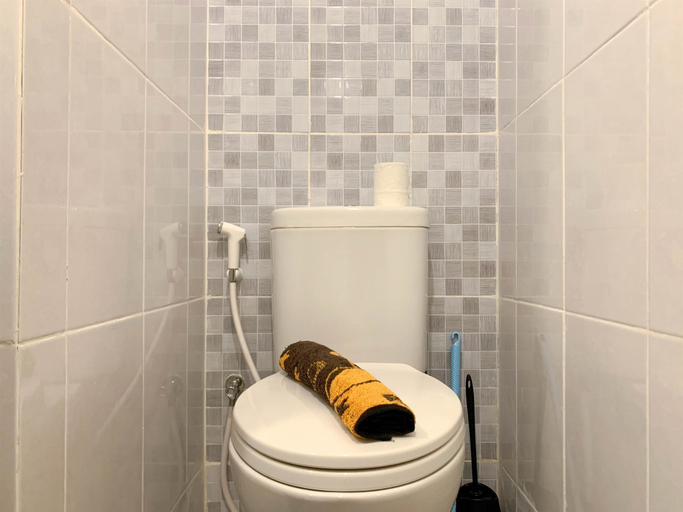 Bathroom 3, Best Deal Studio Tokyo Riverside Pik 2 Apartment, Tangerang