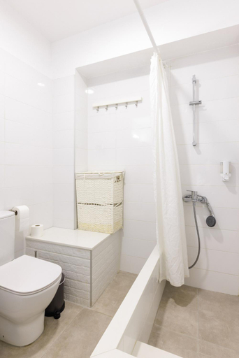 Bathroom 5, Central Sky Apartments, Central Macedonia