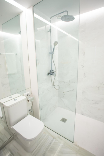 Bathroom 4, Plazuela del Carbón Suites, Cádiz