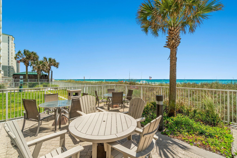 Others 1, Ocean Villa 2101, Bay