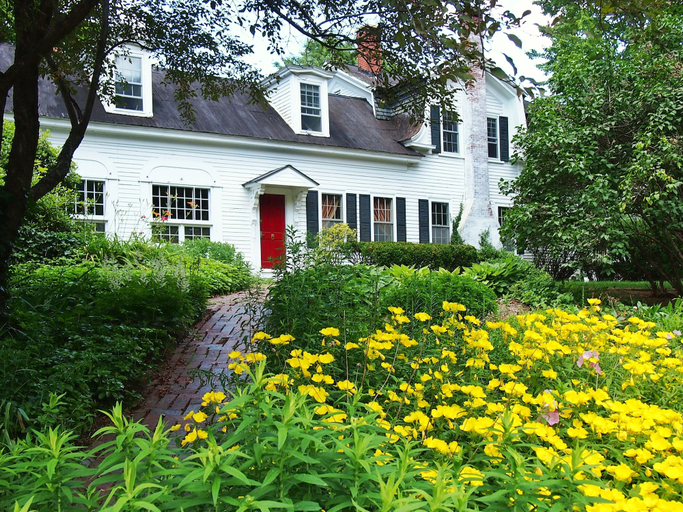 Exterior & Views